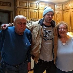 Meet your Posher, Uri